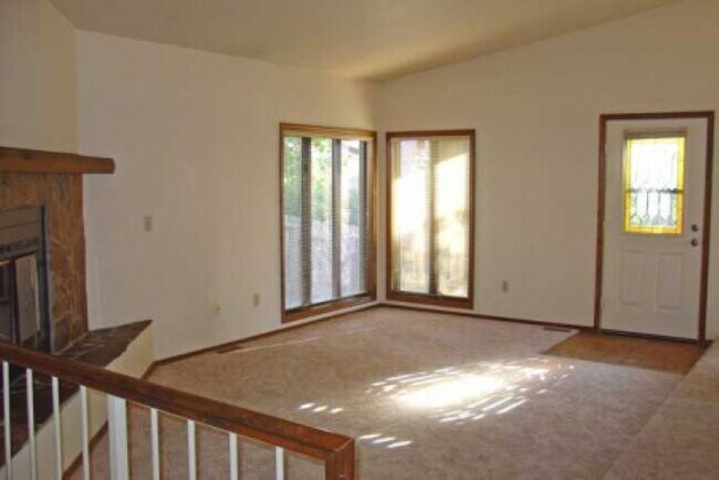 Foto del edificio - 2202 Myrtle Dr