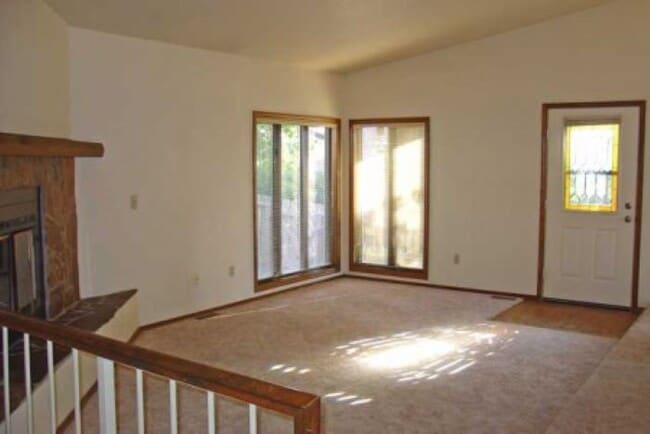 Building Photo - 2202 Myrtle Dr