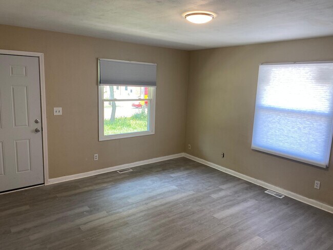 Building Photo - 220-226 S Smithville Rd