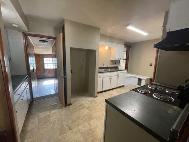 Building Photo - Renovated 3 Bedroom 1.5 Bath Home for Rent!