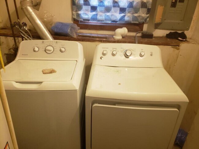 Foto del edificio - 976-978 44 1/2 Avenue NE