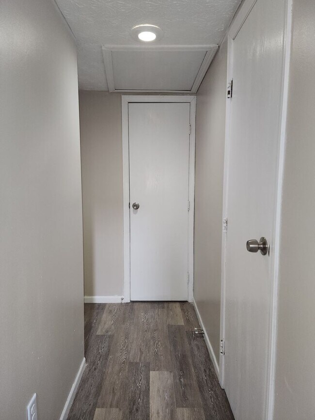 Building Photo - Beautiful 3 bedroom 2.5 bath Condo with at...
