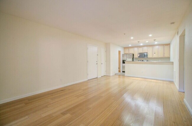 Foto del edificio - 4704 E Paradise Village Pkwy N