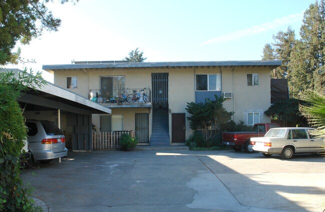 Foto del edificio - 923 Ravenscourt Ave