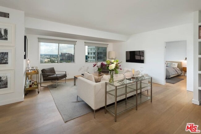 Foto del edificio - 838 N Doheny Dr