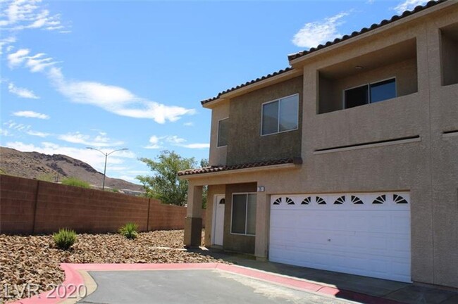 Foto del edificio - CUTE 3 BEDROOM TOWNHOME IN 89012 * COMING ...