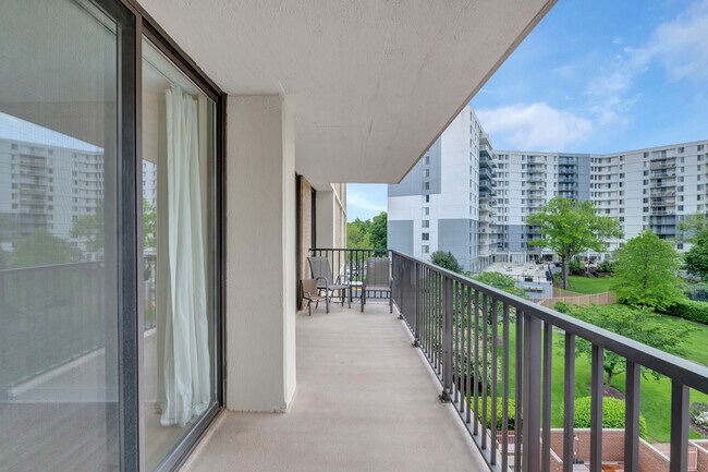 Foto del edificio - 6800 Fleetwood Rd