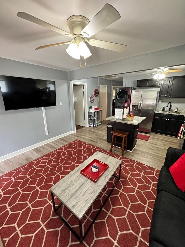 Foto del edificio - 3 Bed 3 Bath House near VCU and Byrd Park!