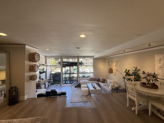 Foto del edificio - 9125 Marina Pacifica Dr