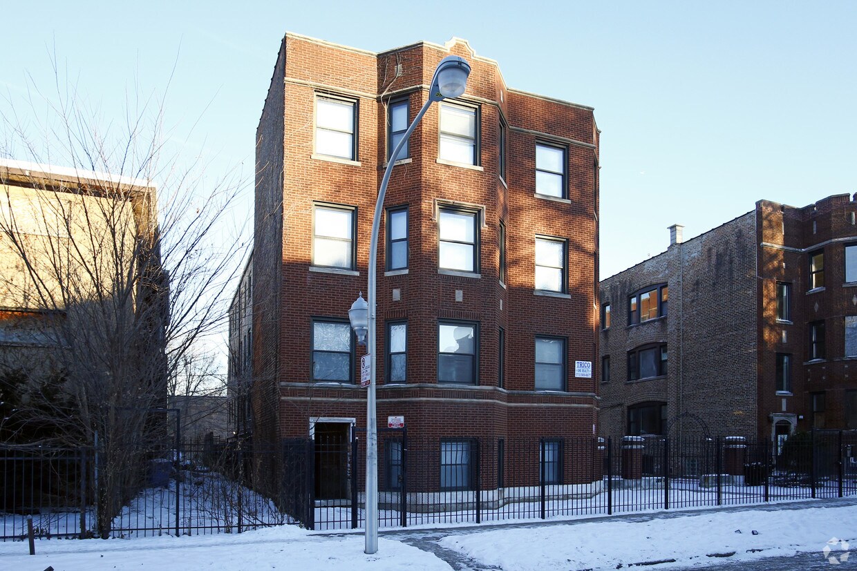 Building Photo - 8221-8225 S Ellis Ave