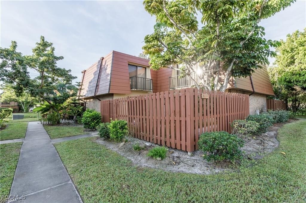 Primary Photo - 1520 Park Meadows Dr