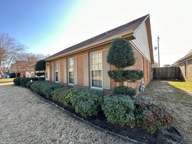 Building Photo - 8143 Creekside Cir S Cordova, TN 38016-5117