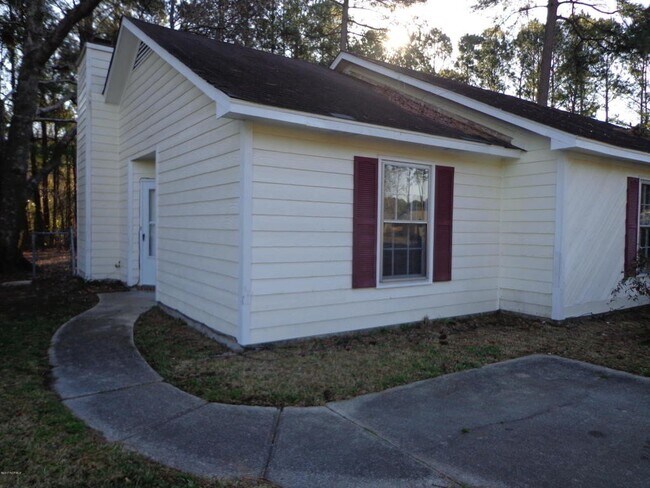 Building Photo - Nice 2 Bedroom Duplex - 1948 Heather Loop Rd.