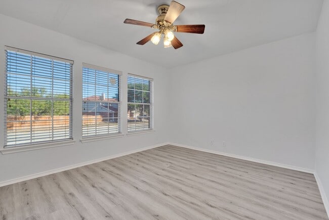 Building Photo - Charming 4-Bedroom Home in a Gated Community- Near Randolph AFB and JB Ft Sam Houston!