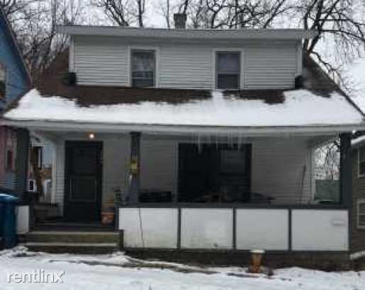 Foto principal - 3 br, 1 bath House - 920 Austin St