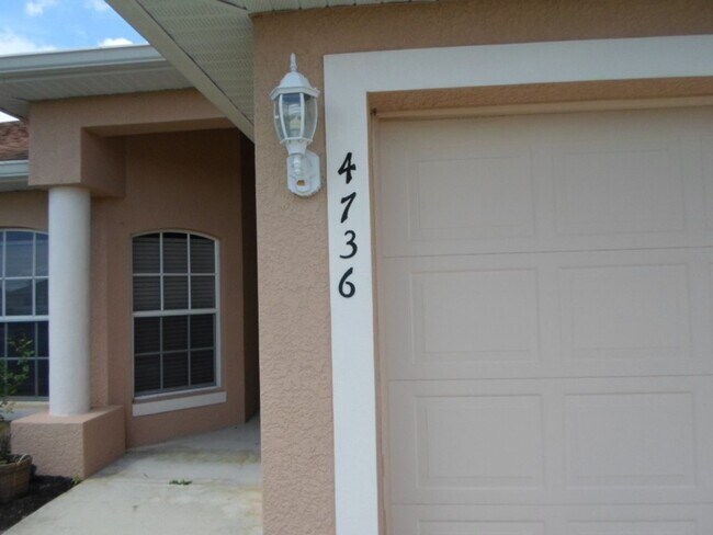 Photo - First Month Free if LEASE SIGNED BEFORE 9.... Apartment