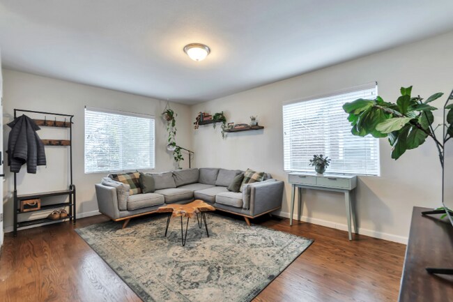 Foto del edificio - 1223 Holly St