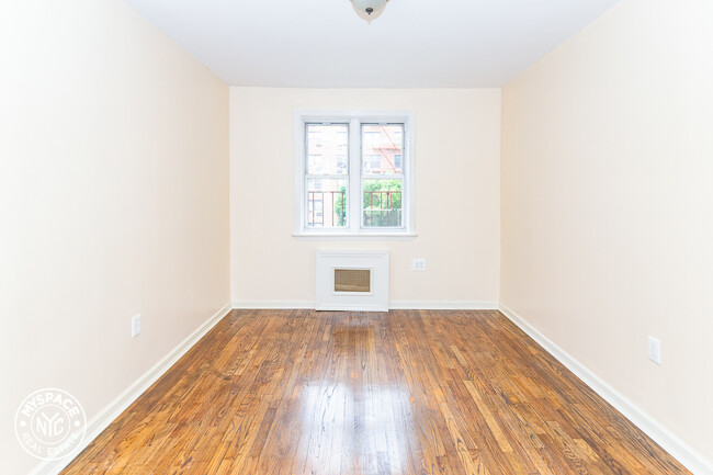 Building Photo - 91-32 195th St