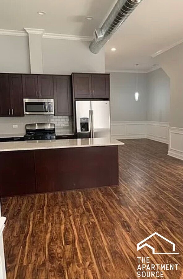 Foto del edificio - 3336 W Irving Park Rd