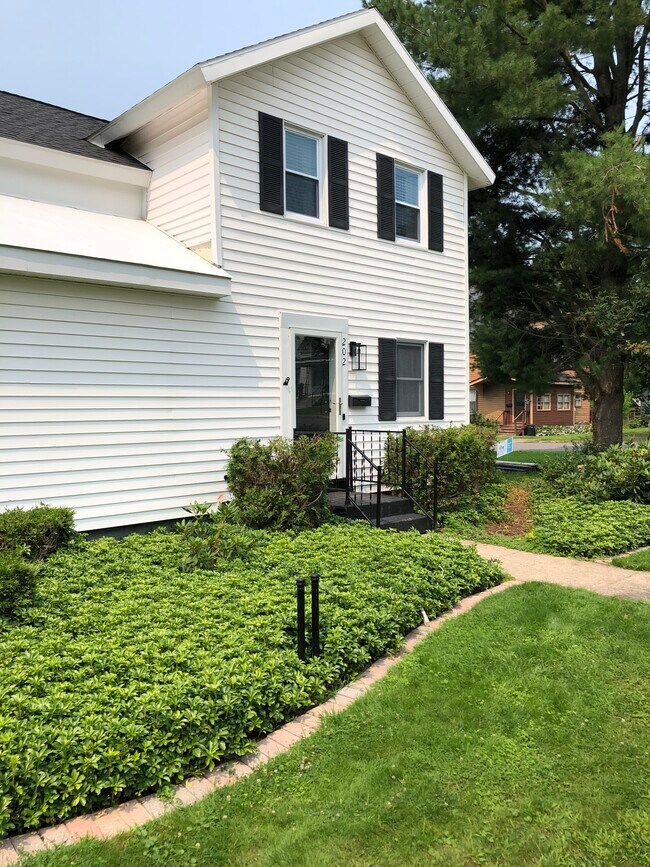 Private entrance. - 202 W 5th St S