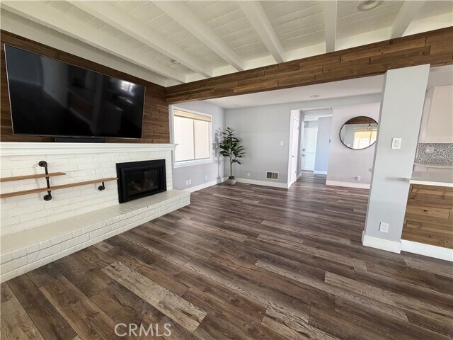 Building Photo - 650 Juanita St