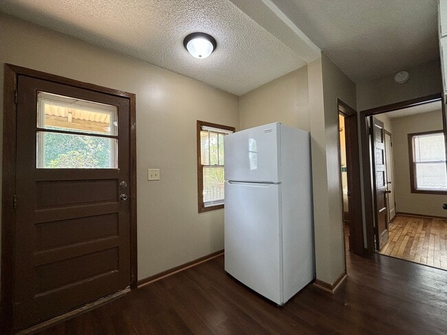 Building Photo - Single Family Home located south of Como Park! Apply TODAY!