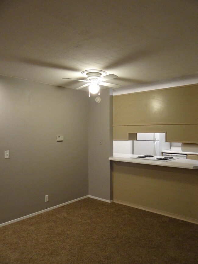 Foto del edificio - Charming Condo in Meadowbrook Village w 1 ...