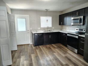 Building Photo - 188 Estate Ln
