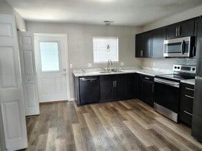 Building Photo - 188 Estate Ln