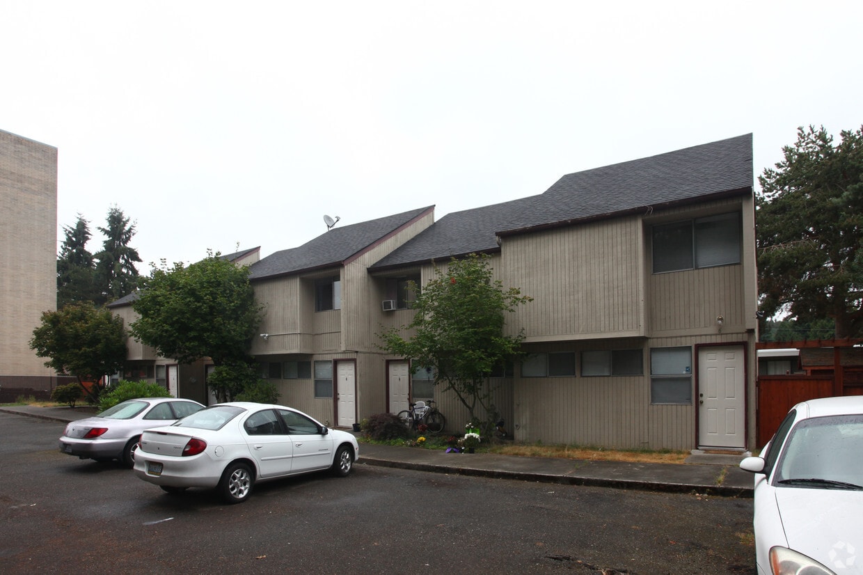Building Photo - 644 S 5th Ave S