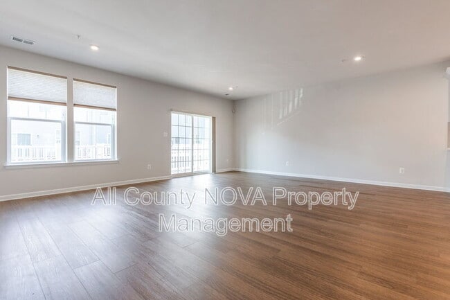 Building Photo - 10549 John Glenn St