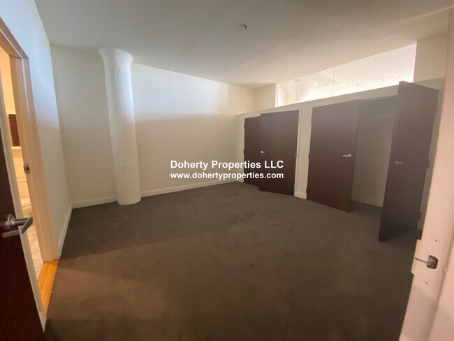 Building Photo - 305 Dutton St