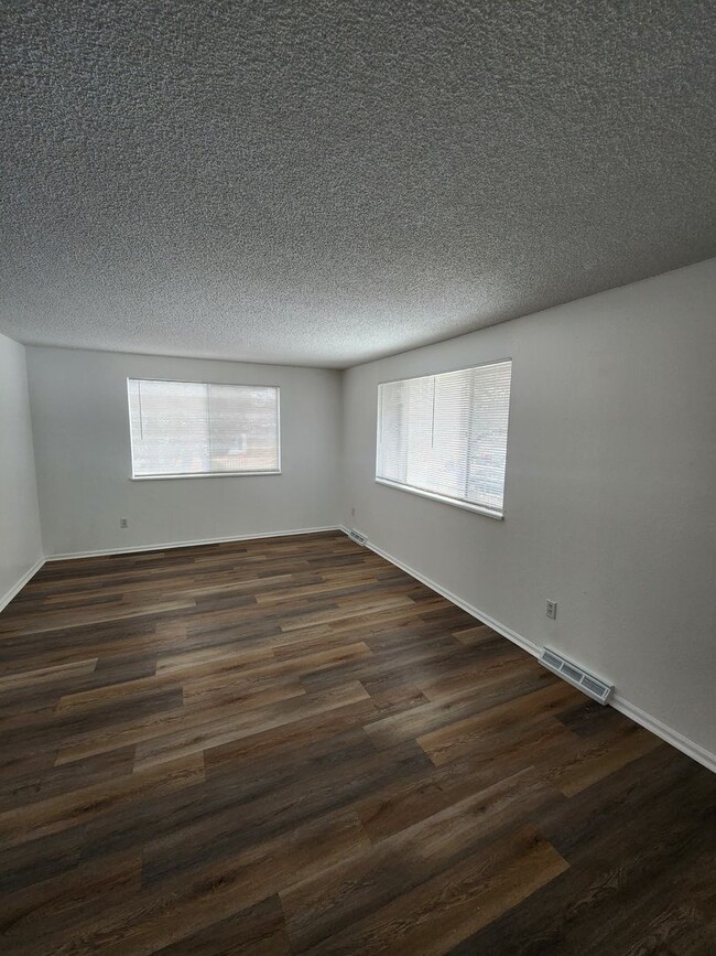 Foto del edificio - 4337/4339 W. Custer Place