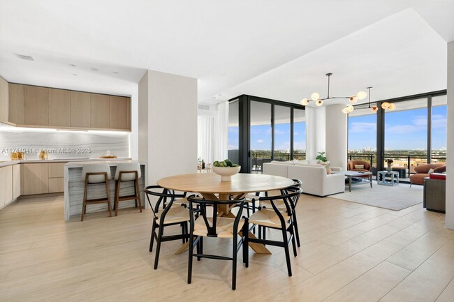Foto del edificio - 8701 Collins Ave