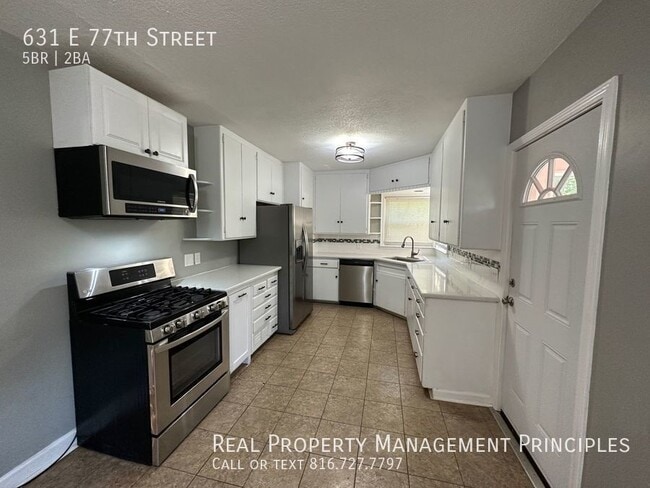 Building Photo - 631 E 77th St