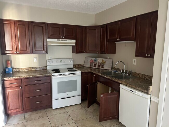 Foto del edificio - 5666 Encino Cove