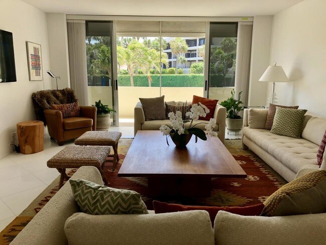 Foto del edificio - 100  Sunrise Avenue 2080