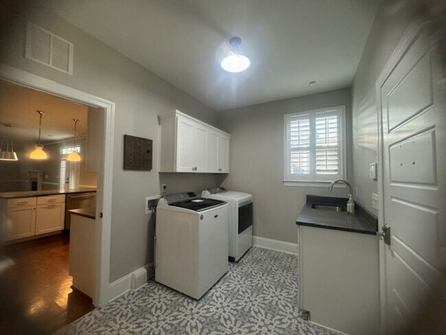 Foto del edificio - Relax. Unwind. Recharge at Old Mill Village!