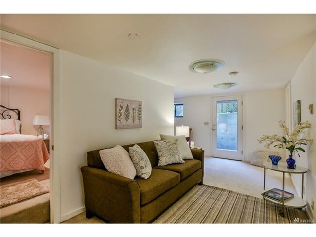 Foto del edificio - 4022 59th Ave SW