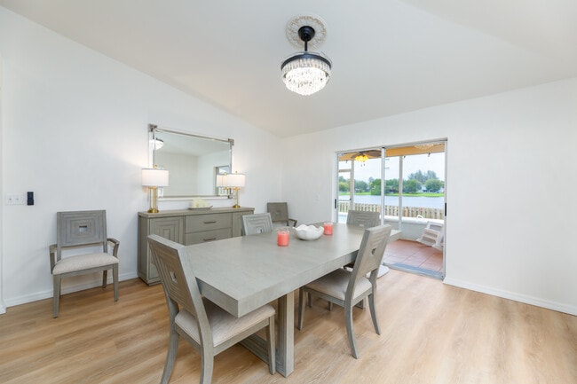 Building Photo - 4540 Bellaluna Dr