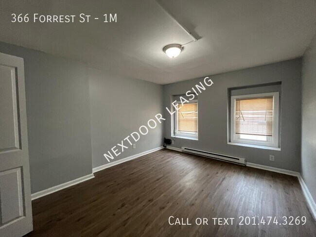 Foto del edificio - 366 Forrest St