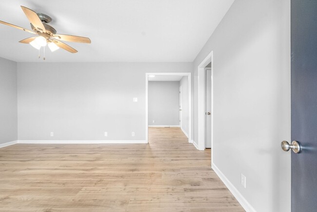 Building Photo - Newly Renovated 3 Bedroom Pet Friendly Hom...