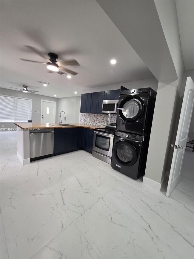 Foto del edificio - 2281 N 56th Terrace