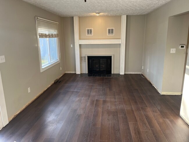 Building Photo - 3279 Delburn Ave