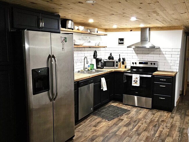 Building Photo - 702 Rush Branch Rd