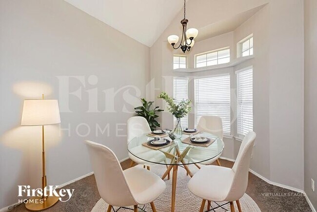 Foto del edificio - 2140 Birch Bend