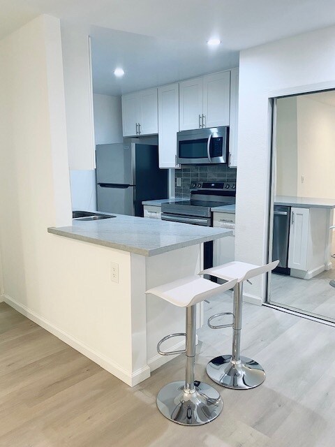 Foto del edificio - 1351 N Orange Dr