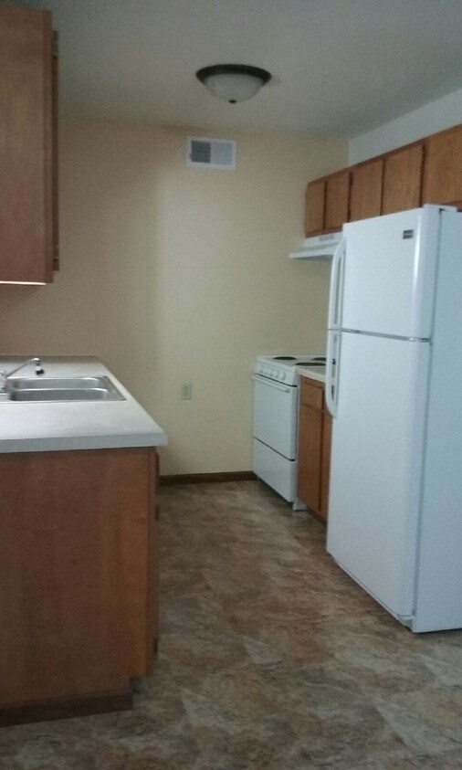 Kitchen - 3000 W Loras Dr