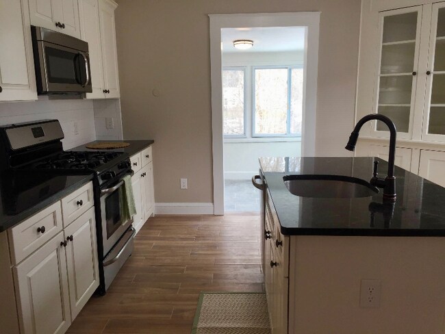 Building Photo - 140 Ames St