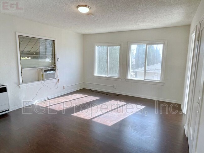 Building Photo - 119 W Lomita Ave